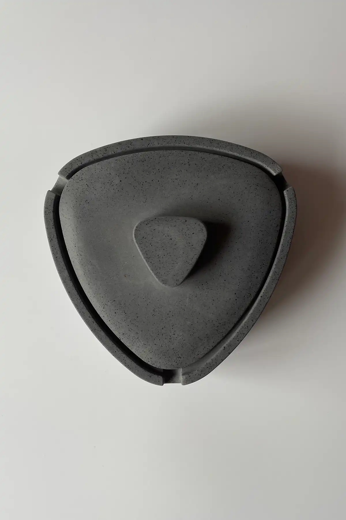 Kapaklı Üçgen Kül Tablası