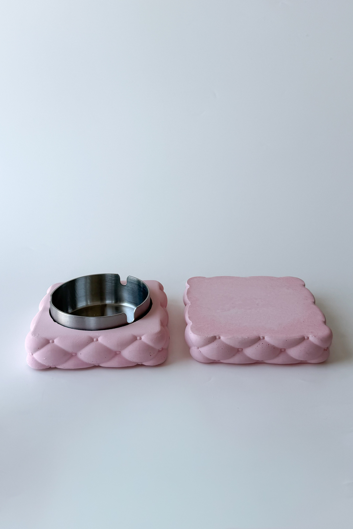 Kapitone Kapaklı Çelik Kare Kül Tablası Pembe