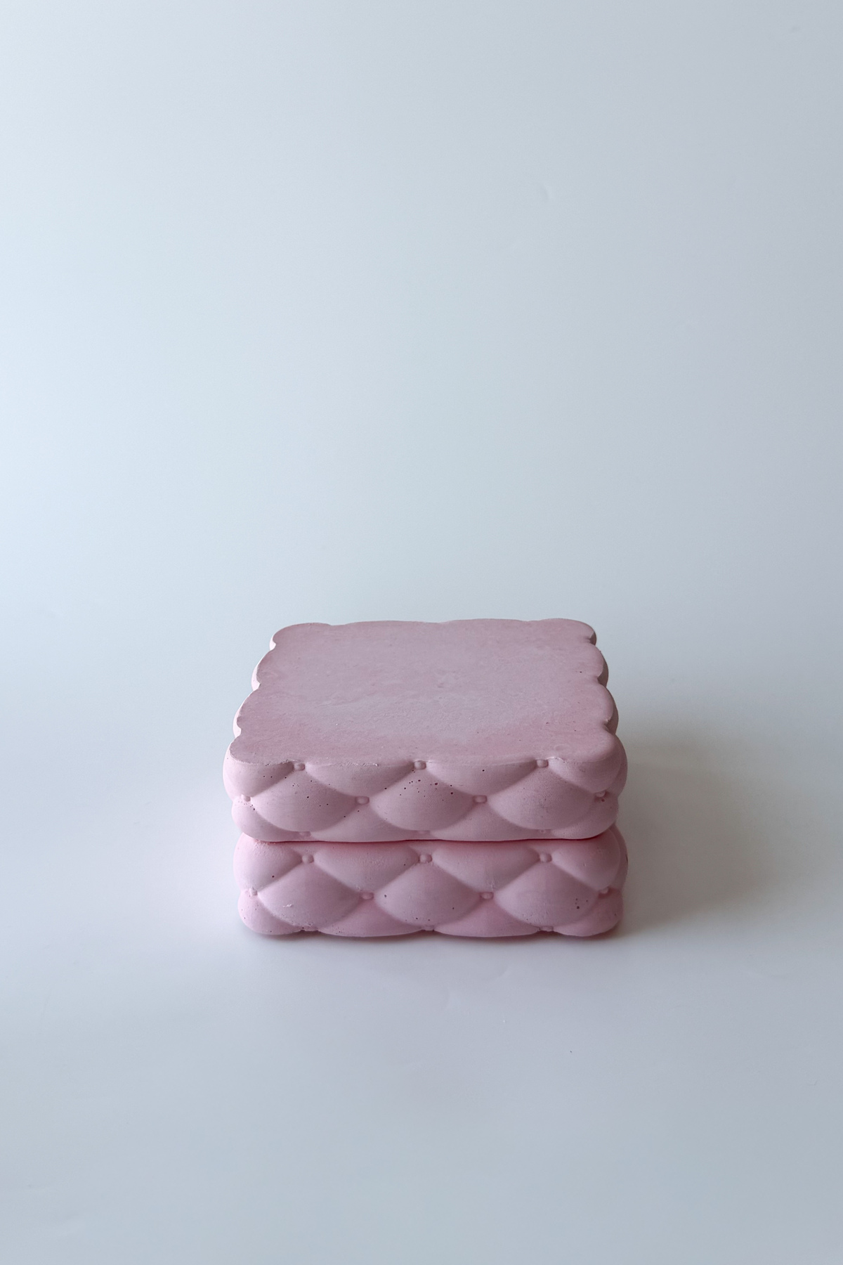 Kapitone Kapaklı Çelik Kare Kül Tablası Pembe